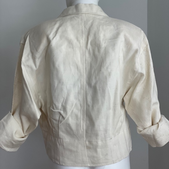 Vanilla Cropped Linen Oversized Jacket - Picture 14 of 15